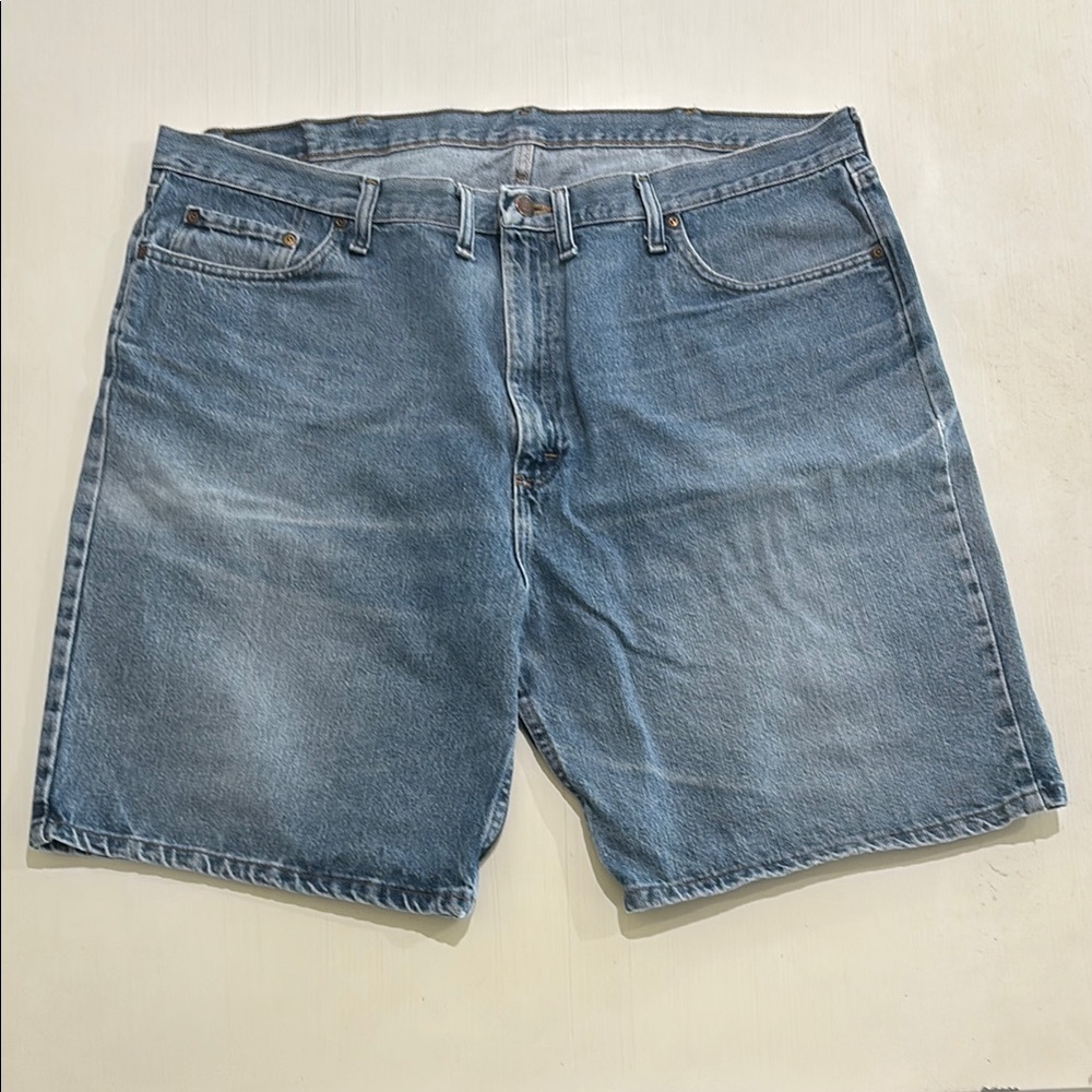 Vintage Wrangler Jorts in 100% cotton. Men's 44. Very good condition. Sweet!